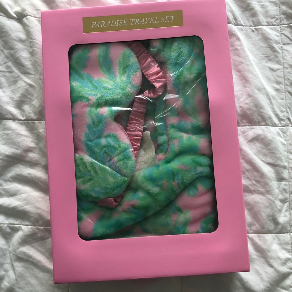 New Lilly pulitzer paradise travel set